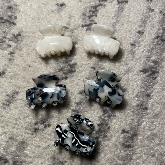 Anthropologie Accessories - ANTHROPOLOGIE Mini Speckled Hair clip Set Grey and white 🤍🤍